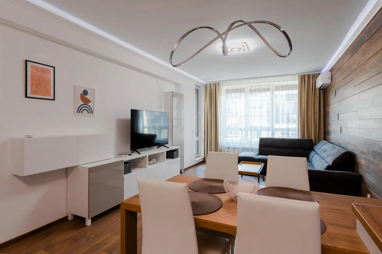 New Stylish 1-Bedroom Flat In Business District ソフィア アパート
